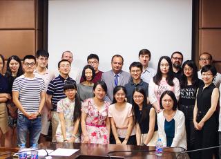 Etudiants chinois de l'Université Fudan de Shanghia lors de la cérémonie de diplomation de l'alliance française de Shanghai partenariat ENS Labex TransferS