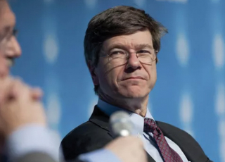 Portrait de Jeffrey Sachs,conseiller spécial du Secrétaire Général des Nations Unies et directeur du SDSN, donne une conférence à l’Université PSL