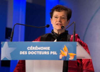 Françoise Combes astrophysicienne à l’Observatoire de Paris et professeur au Collège de France était marraine de la cérémonie des docteurs de l'Université PSL 2018