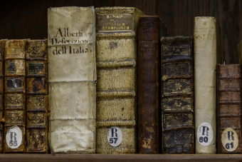 Livres rares et anciens de la bibliothèque © ENC - cl. Jean-Christophe Ballot